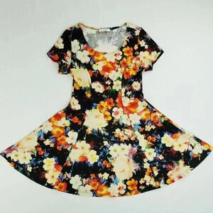 I Joah Sz Small Short Sleeve Knee High Flare Dress